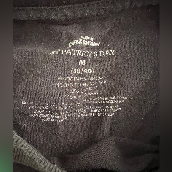 Pre-Loved St. Patrick’s Day Tee – Irish Cat on a Llama 🌈☘️ - Picture 3 of 3